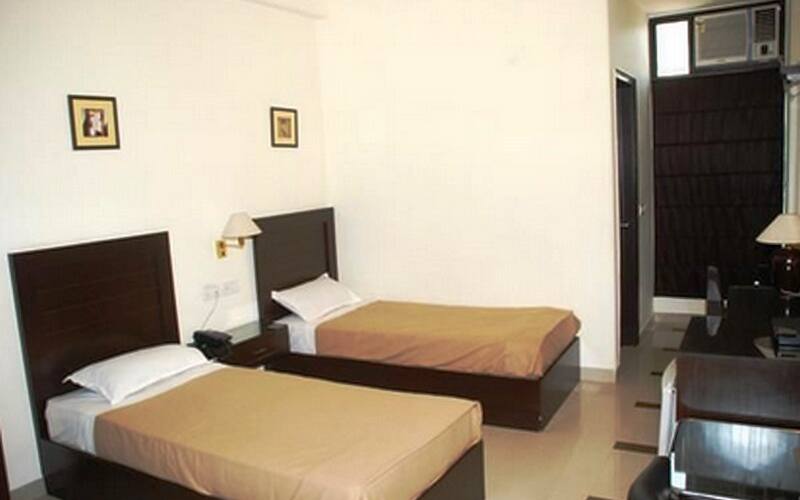 Shri Hotel, Jhansi 3